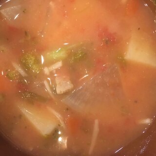 野菜とベーコンのトマト味噌スープ